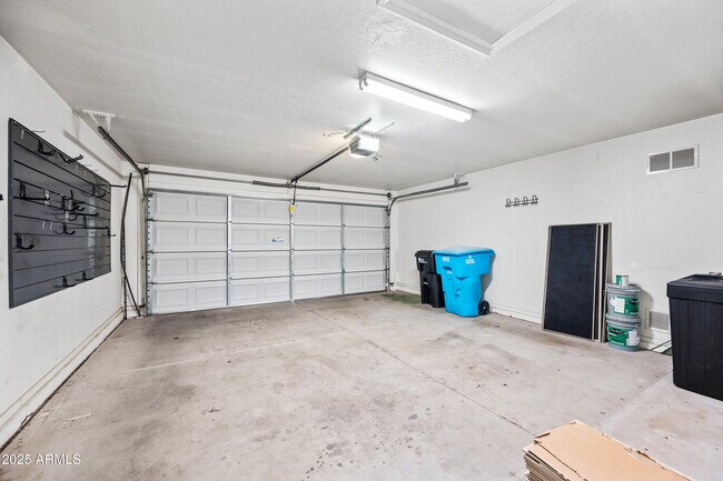 Building Photo - 2508 E Paraiso Dr