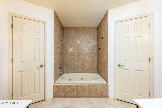 Building Photo - 6564 Brisa Del Mar Dr