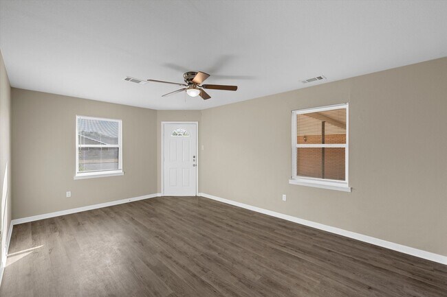 Building Photo - 112 Shirley Dr