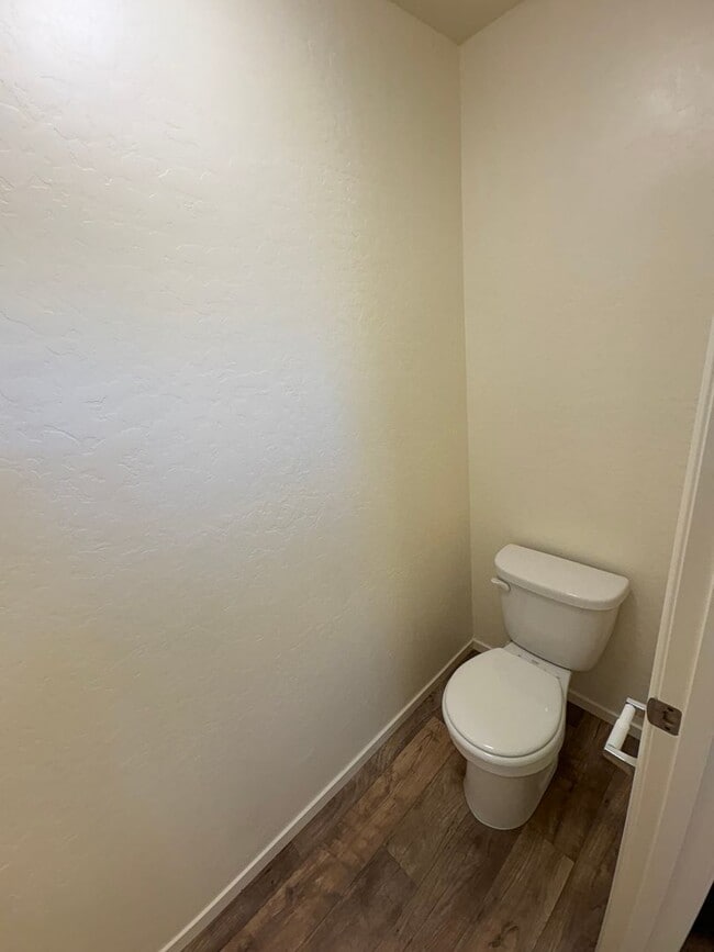 Building Photo - Beautiful Visalia Home Available Now!