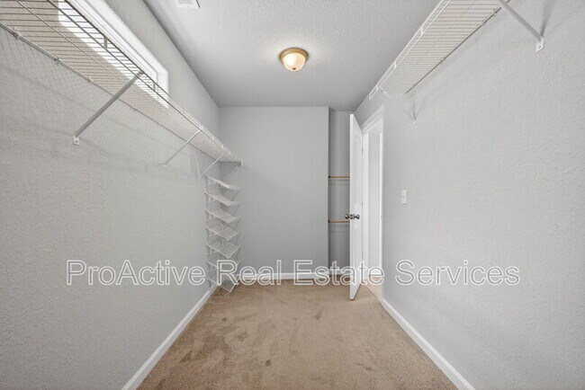 Building Photo - 615 Roland Dr