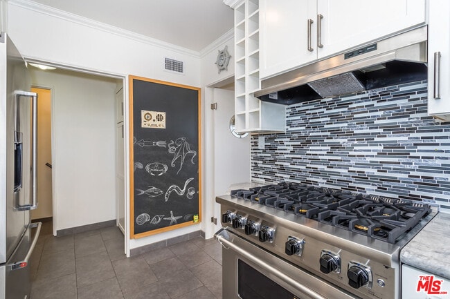 Building Photo - 1541 Selma Dr