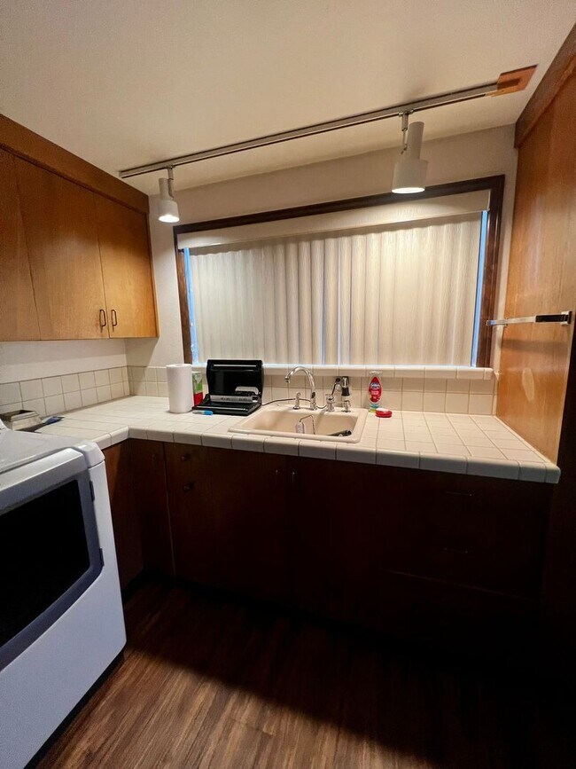 Building Photo - 4079 Saltspring Dr