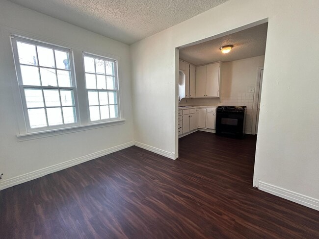 Building Photo - 111 Avenue U
