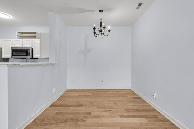 Building Photo - 1600 Long Grove Dr