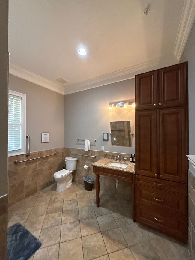 Building Photo - Mint Hill