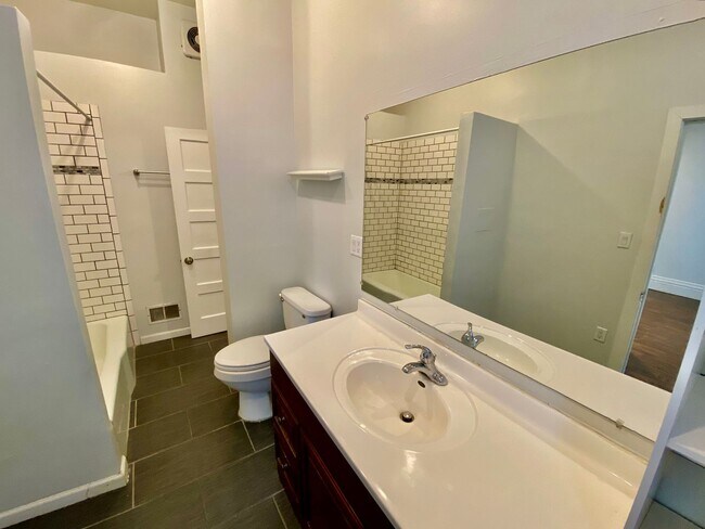 Building Photo - Awesome 4BD/3BA in prime Uptown! Remodeled w/ HGTV! Avail. May 1st!