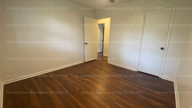 Building Photo - 4 bedroom 2 bath home for rent