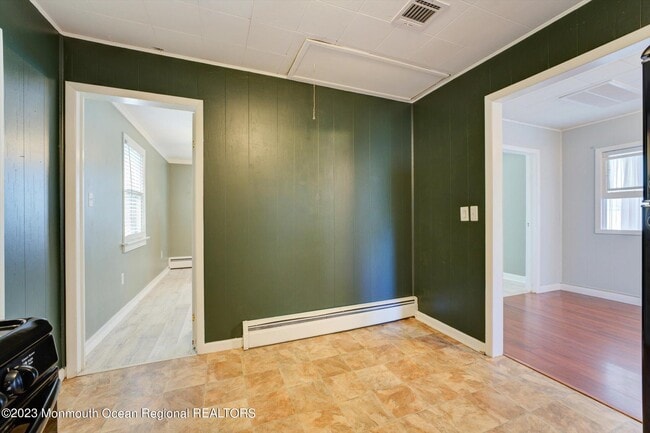 Building Photo - 446 E Arverne Ave