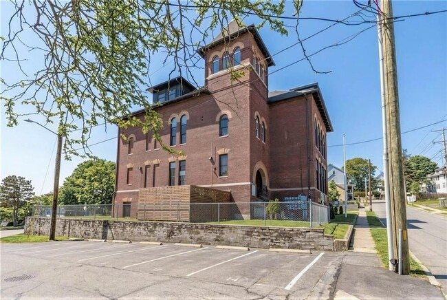 Building Photo - 72 Kendrick Ave