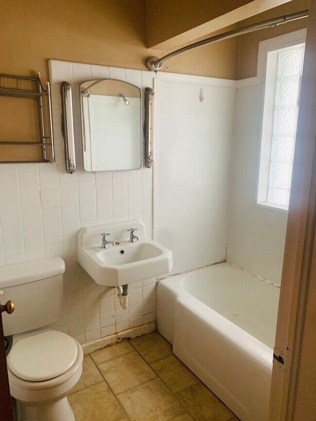 Building Photo - 1 br, 1 bath House - 99 Fairmont Drive #10