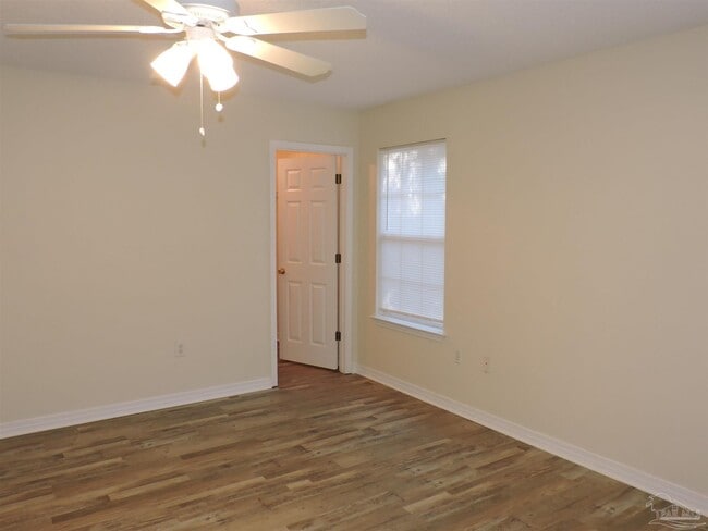 Building Photo - 2513 Gulf Breeze Ave