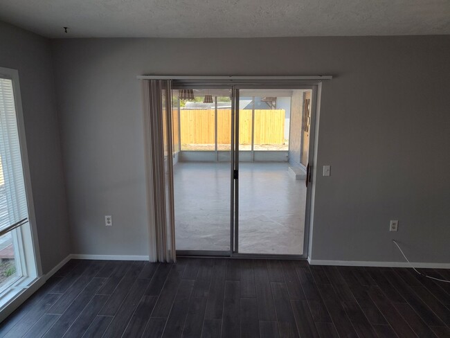 Building Photo - Coming Soon!!   Spacious 3-Bed, 3-Bath Hom...