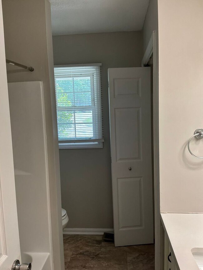 Building Photo - Available Now!! Three Bedroom Two Full Bath Home!