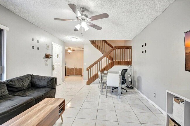 Building Photo - 7627 Courtyard Run W