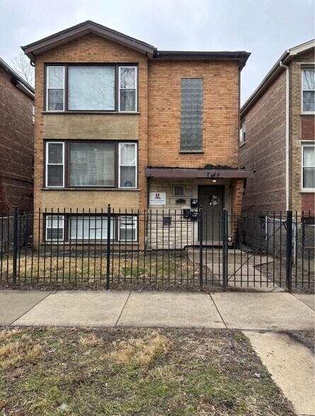 Building Photo - 7814 S Essex Ave