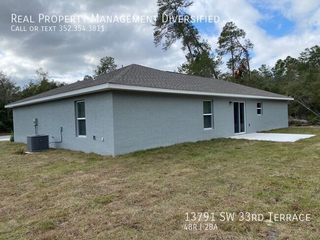 Building Photo - Desirable SW Ocala Neighborhood 4/2/2 *WON...