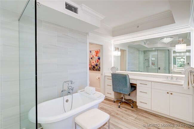Building Photo - 5799 NE Island Cove Way