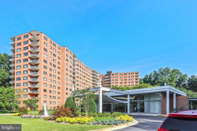 Building Photo - Welcome to The Towers!! This gem of a studio is nestled in a quiet neighborhood in Wesley Heights.