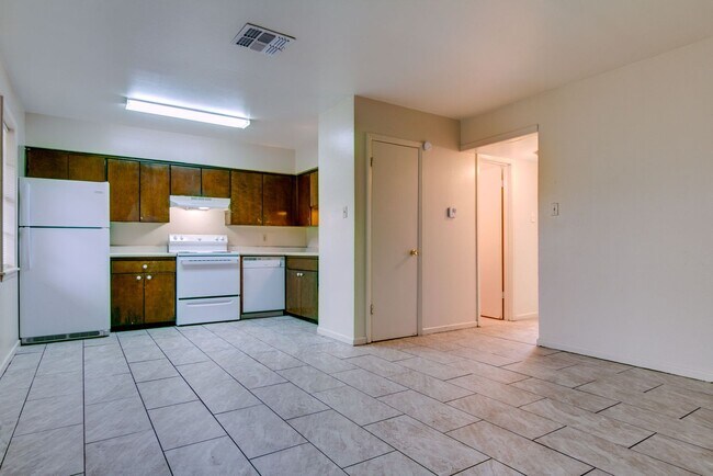 Building Photo - 2 Bedroom Apartment for Lease!