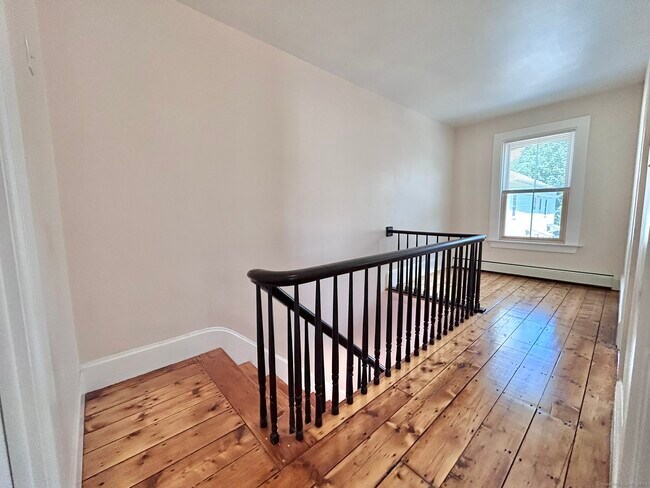 Building Photo - 32 Starr St