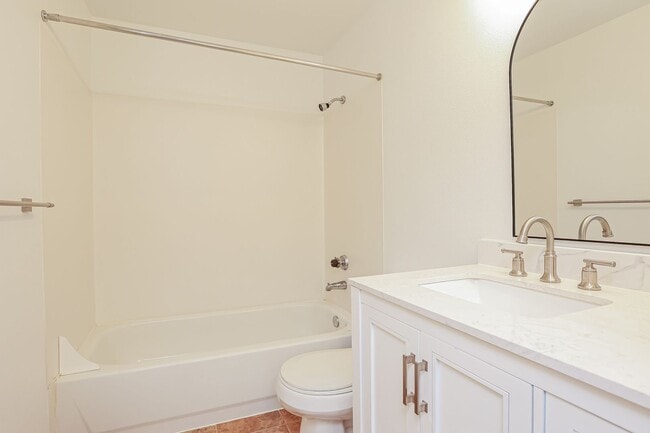 Building Photo - Newly Remodeled 3 bed 2.5 bath Townhome for Rent in Willow Grove Community