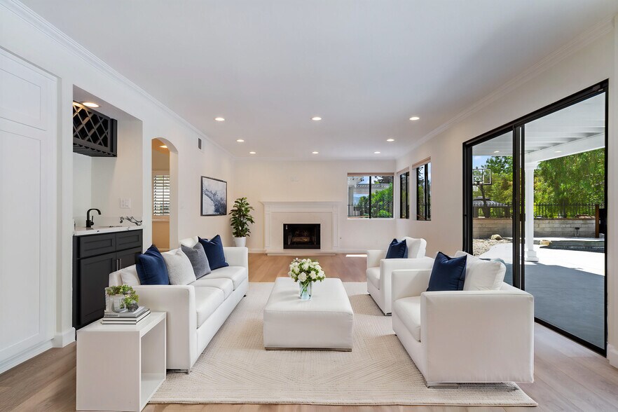 Building Photo - 6143 Lake Lindero Dr