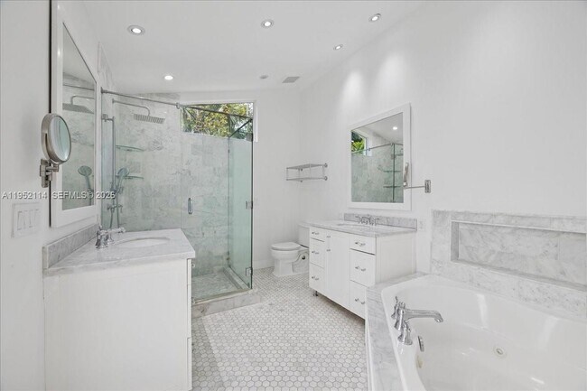 Building Photo - 2910 Calusa St