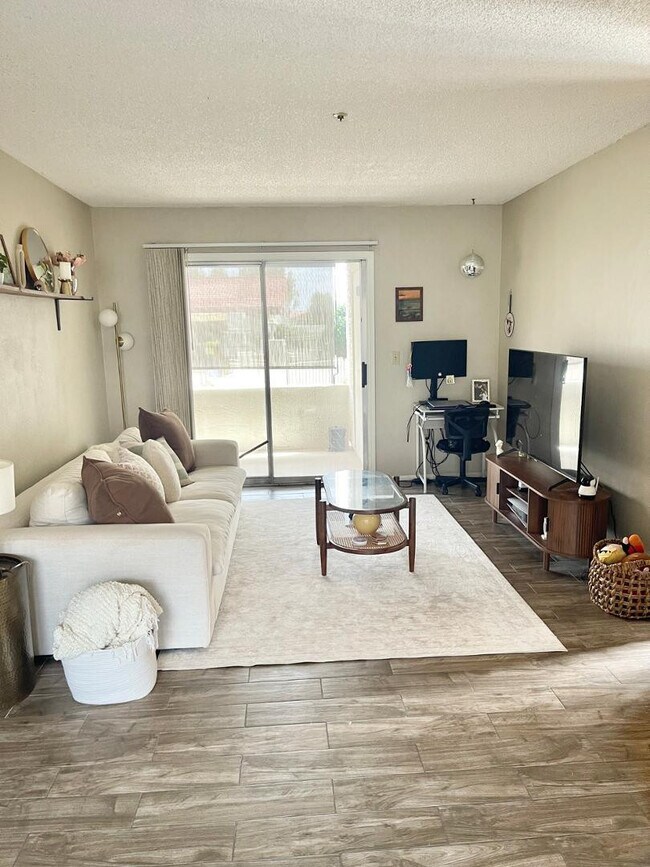 Building Photo - 10610 S 48th St