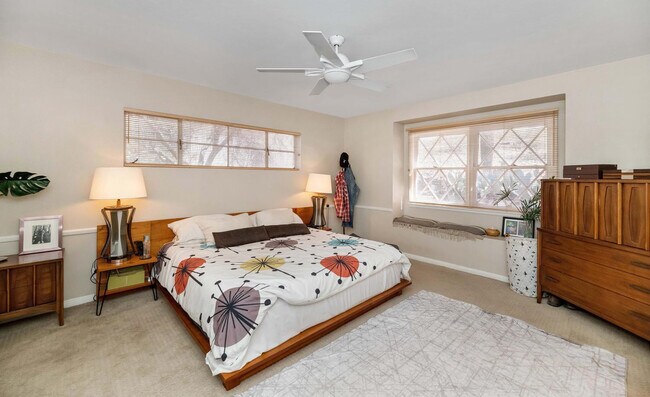 Building Photo - 5526 Camelback Canyon Dr