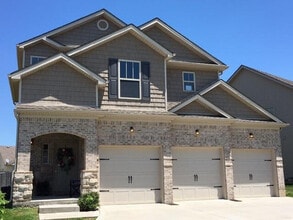 Building Photo - 3305 Sweet Clover Ln