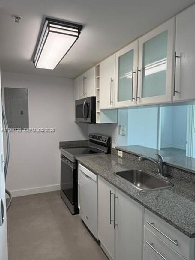 Building Photo - 275 NE 18th St