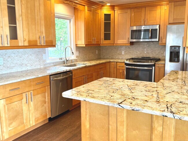 Building Photo - 267 Weed Ave