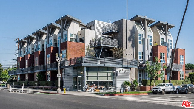 Building Photo - 1912 Broadway