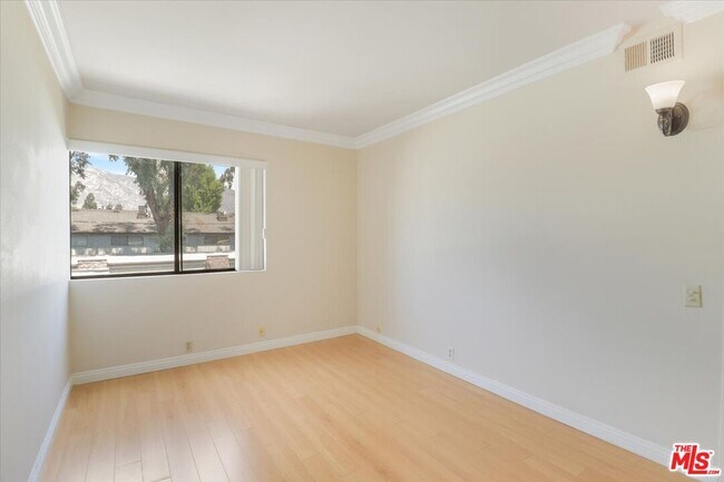 Building Photo - 449 W Duarte Rd