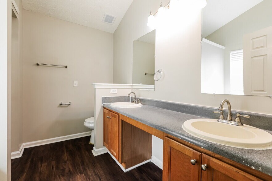 Building Photo - 7065 Springgrove Ct