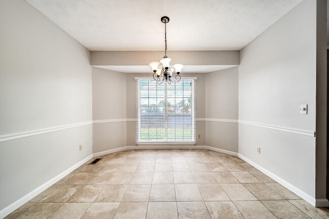 Building Photo - 133 Cloverfield Ct
