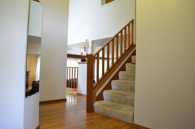 Building Photo - Traditional 4-Bedroom Home Near Microsoft ...