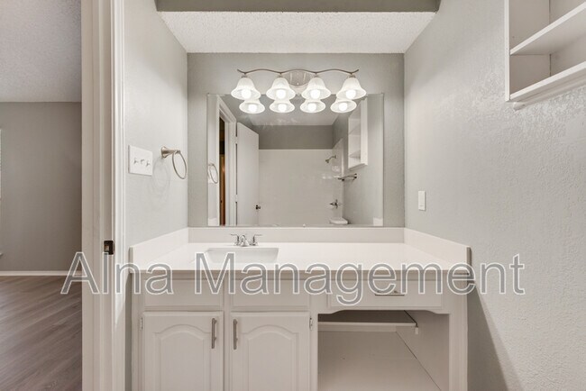 Building Photo - 6541 Ridglea Dr