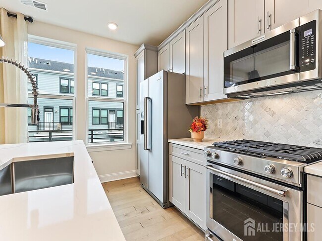 Building Photo - 715 Parker Blvd