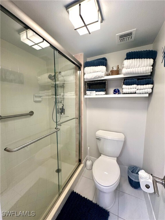 Building Photo - 555 Park Shore Dr