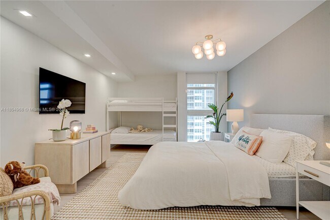 Building Photo - 1370 S Ocean Blvd