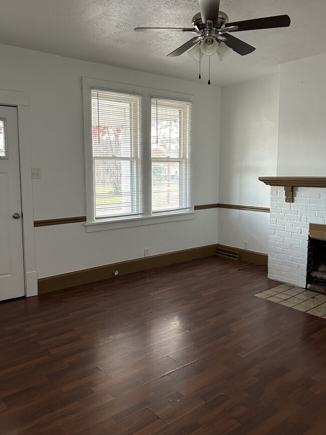 Building Photo - 1910 1st St