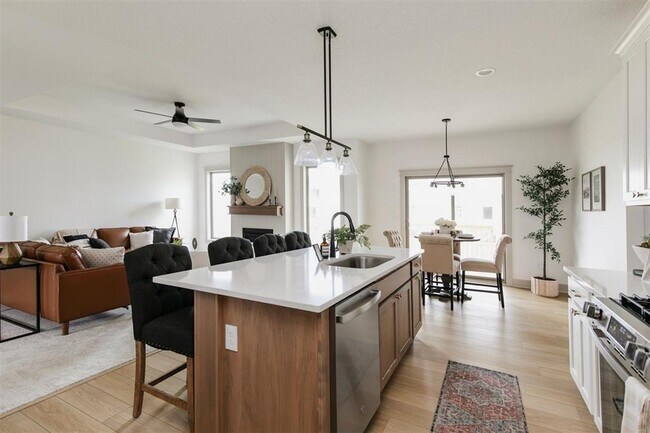 Building Photo - EXECUTIVE RANCH!! 4 Bed, 3 Bath Home in Waukee