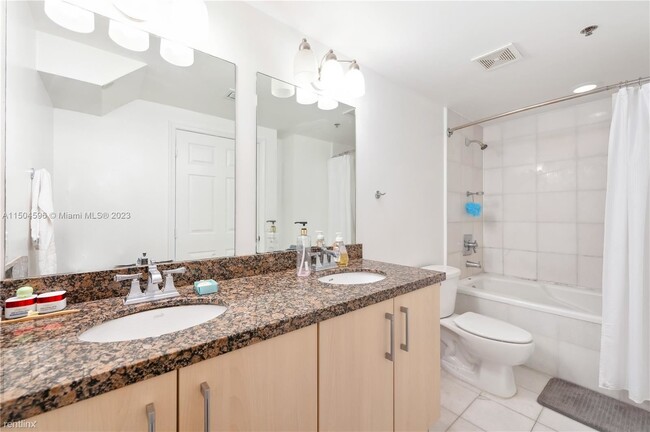 Building Photo - 2 br, 2 bath Condo - 6362 Collins Avenue, ...