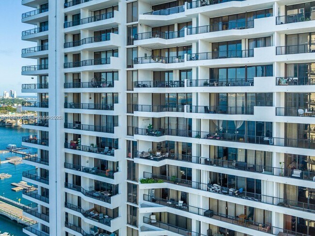 Building Photo - 555 NE 15th St