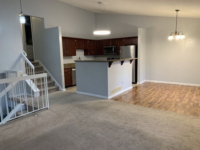 Building Photo - Great Eden Prairie location! 3 Bed/2 Bath ...