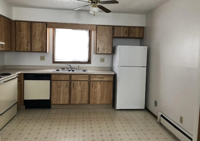 Building Photo - 441 Lindale Dr