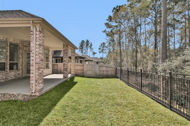 Building Photo - 256 Sky Top Dr