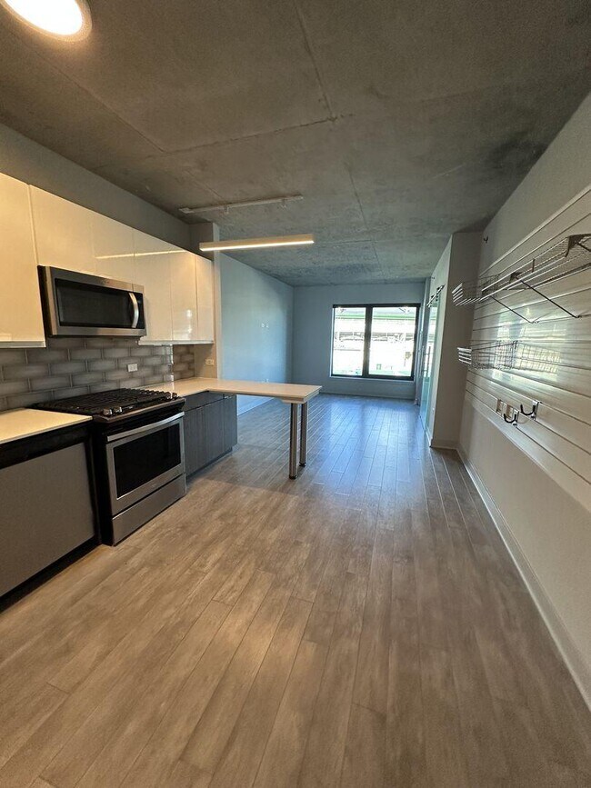 Building Photo - 1 bedroom in Chicago IL 60613
